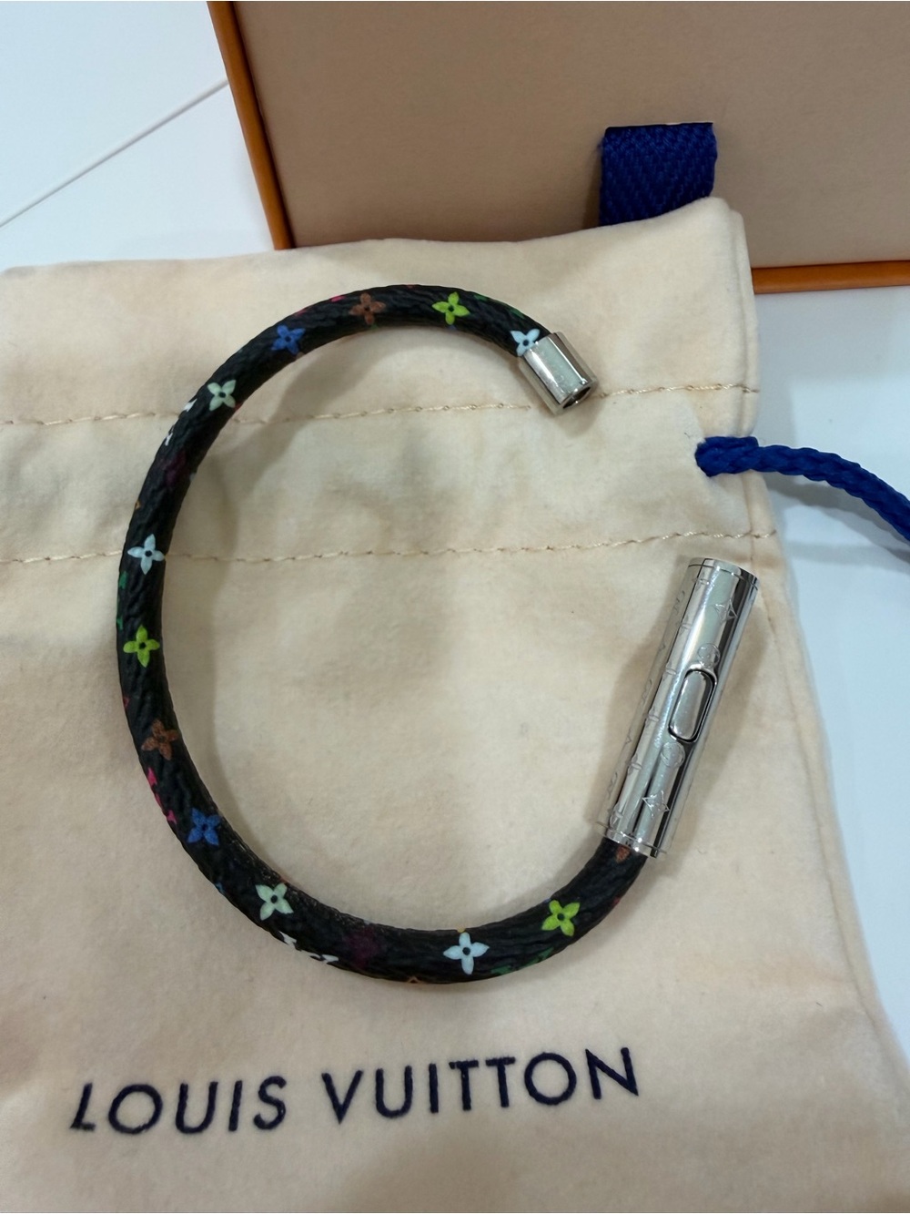 Louis Vuitton x Takashi Murakami
LV Confidential Bracelet - Picture 9 of 11